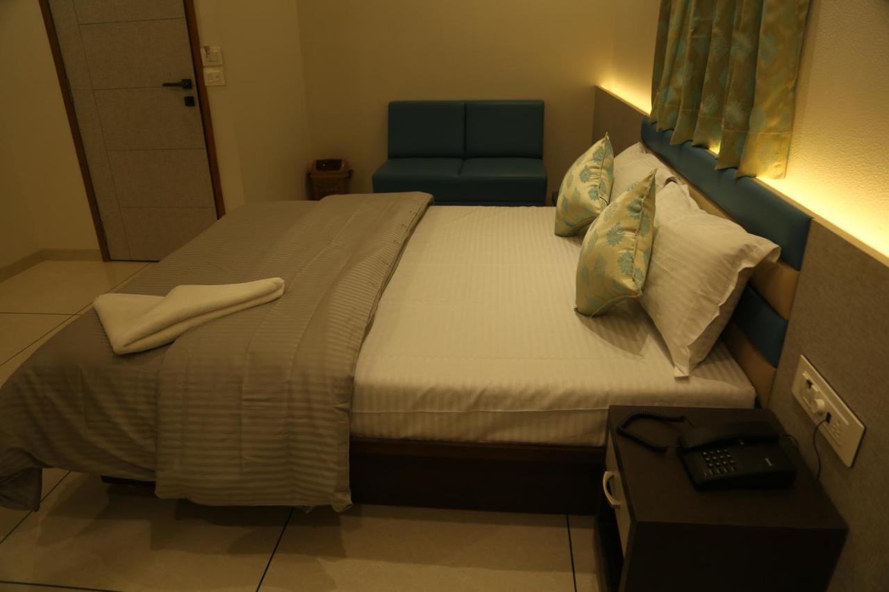 Hotel Bhagyoday Limodara Екстериор снимка