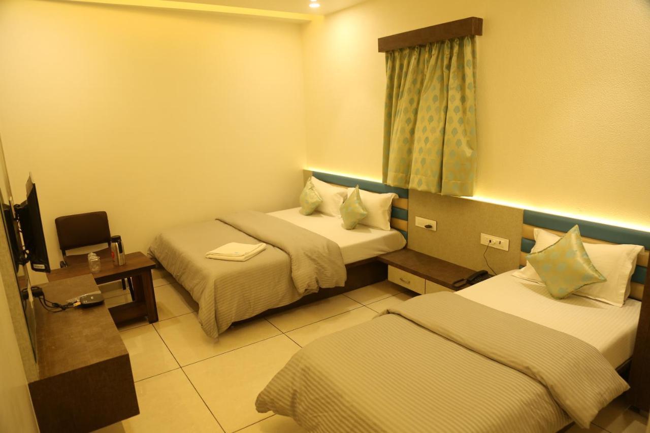 Hotel Bhagyoday Limodara Екстериор снимка
