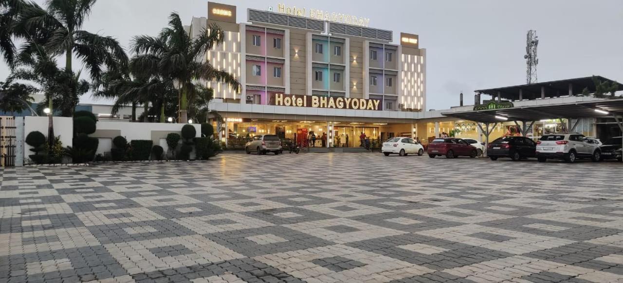 Hotel Bhagyoday Limodara Екстериор снимка