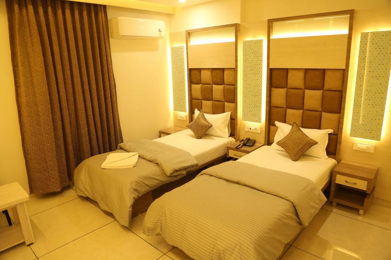Hotel Bhagyoday Limodara Екстериор снимка