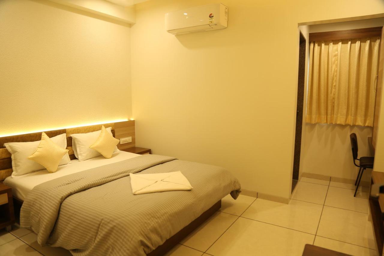 Hotel Bhagyoday Limodara Екстериор снимка